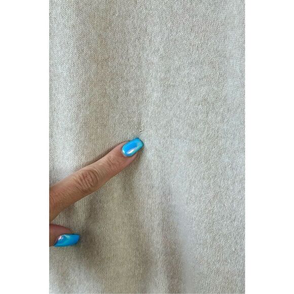 Club Room 100% Cashmere Classic V-Neck Men's Lightweight Cream Sweater Large - Picture 3 of 10